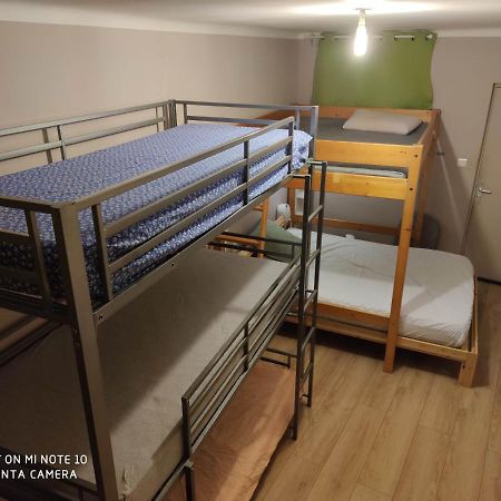 Logement Chambre Seul En Supplement Ou Dortoir Mixte Roquemaure  Bagian luar foto