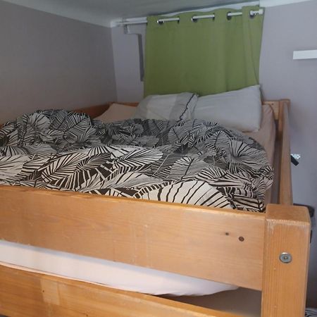 Logement Chambre Seul En Supplement Ou Dortoir Mixte Roquemaure  Ruang foto
