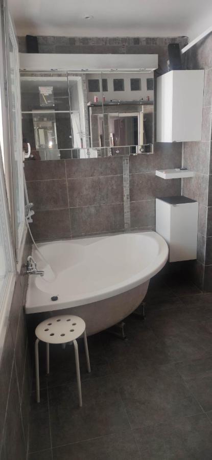 Logement Chambre Seul En Supplement Ou Dortoir Mixte Roquemaure  Bagian luar foto